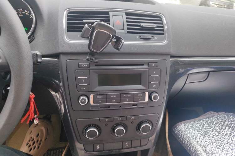 Used Skoda Yeti 2014 1.4TSI DSG Vibrant Edition Audio And AC Panel