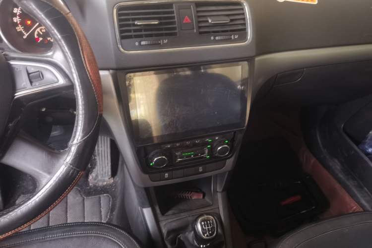 Used Skoda Yeti 2014 1.4TSI Manual Polar Edition Audio And AC Panel