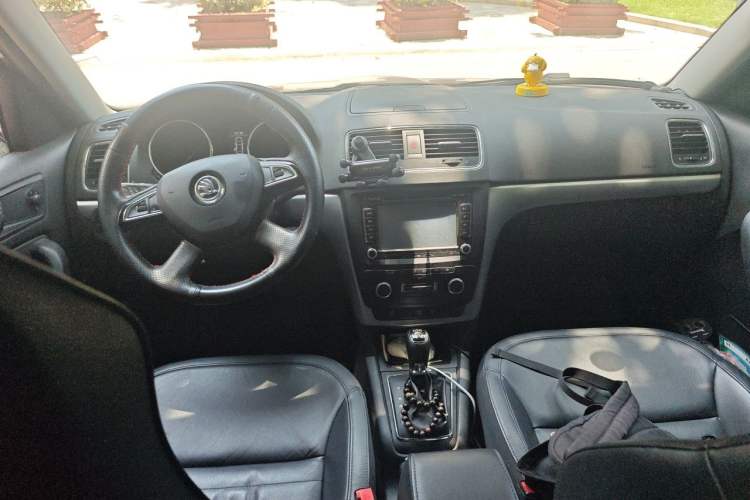 Used Skoda Yeti 2014 1.8TSI DSG Polar Edition Center Console