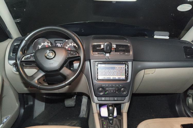 Used Skoda Yeti 2014 1.4 TSI DSG Polar Edition Center Console