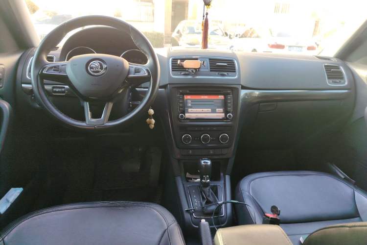 Used Skoda Yeti 2014 1.4 TSI DSG Phantom Edition Center Console