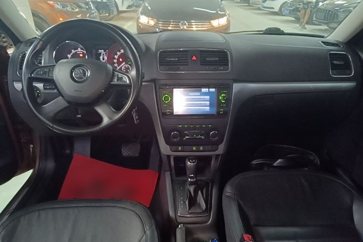 Used Skoda Yeti 2014 1.8TSI DSG Polar Edition Center Console