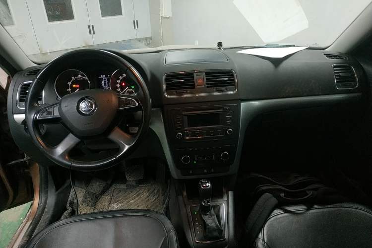 Used Skoda Yeti 2014 1.8TSI DSG Polar Edition Center Console