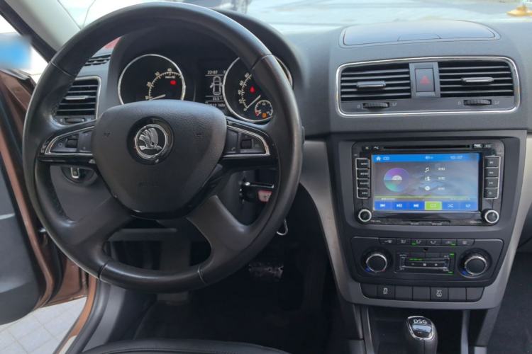 Used Skoda Yeti 2014 1.4 TSI DSG Polar Edition Center Console