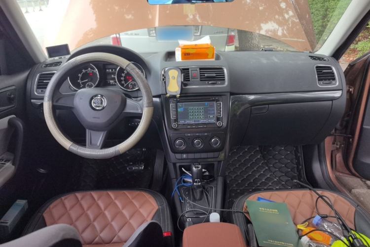 Used Skoda Yeti 2014 1.4TSI DSG Explorer Edition Center Console