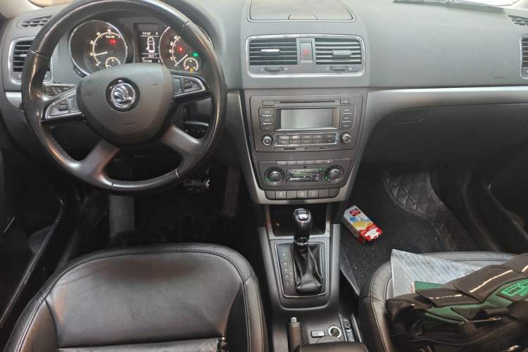 Used Skoda Yeti 2014 1.8TSI DSG Polar Edition Center Console