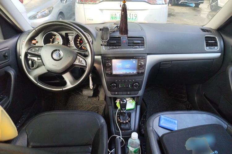 Used Skoda Yeti 2014 1.4 TSI DSG Polar Edition Center Console