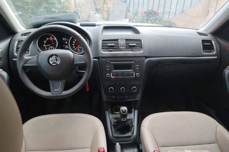 Used Skoda Yeti 2014 1.4TSI Manual Colorful Edition Center Console