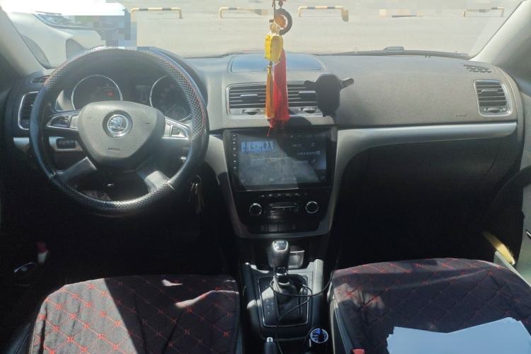 Used Skoda Yeti 2014 1.4 TSI DSG Polar Edition Center Console