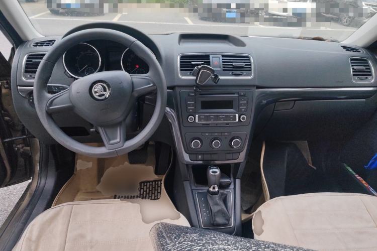Used Skoda Yeti 2014 1.4TSI DSG Vibrant Edition Center Console