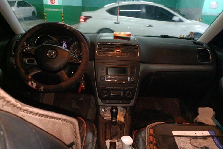 Used Skoda Yeti 2014 1.4 TSI DSG Polar Edition Center Console