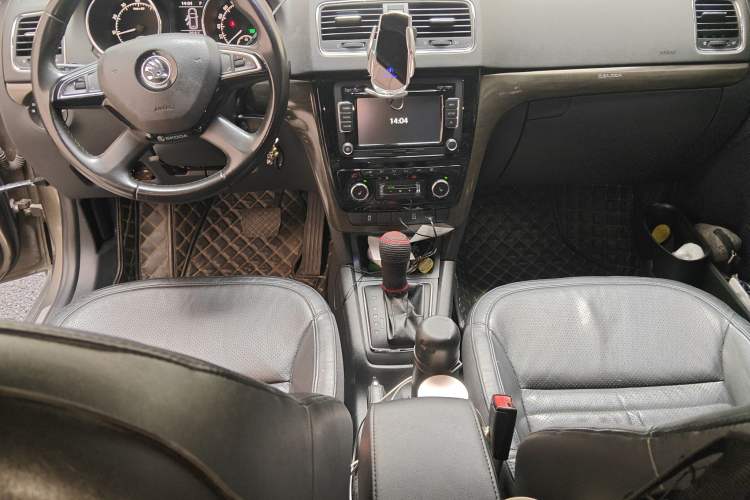 Used Skoda Yeti 2014 1.4TSI DSG All-Wheel Drive Version Center Console