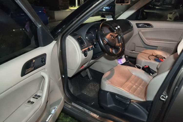 Used Skoda Yeti 2014 1.4 TSI DSG Polar Edition Driver Seat