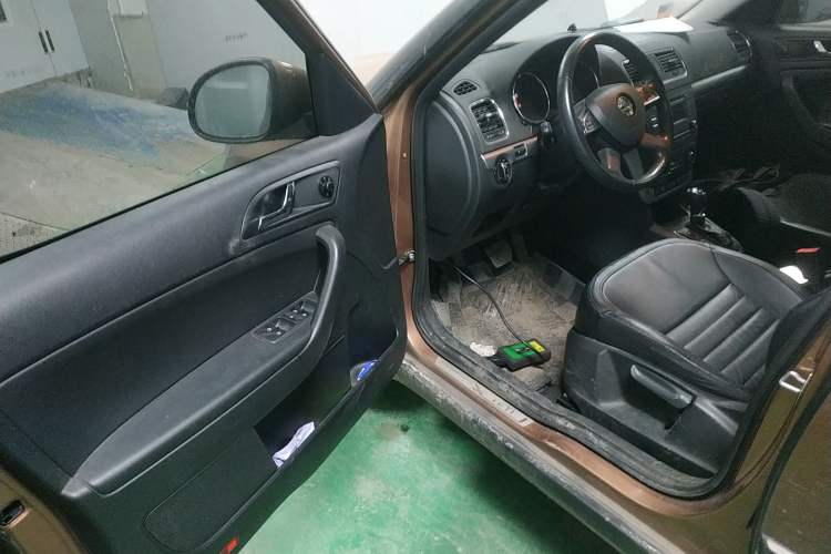 Used Skoda Yeti 2014 1.8TSI DSG Polar Edition Driver Seat