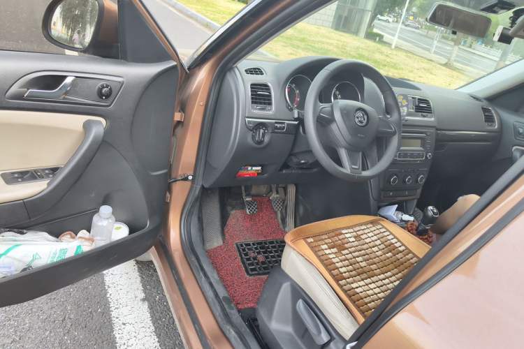 Used Skoda Yeti 2014 1.6L Manual Colorful Edition Driver Seat