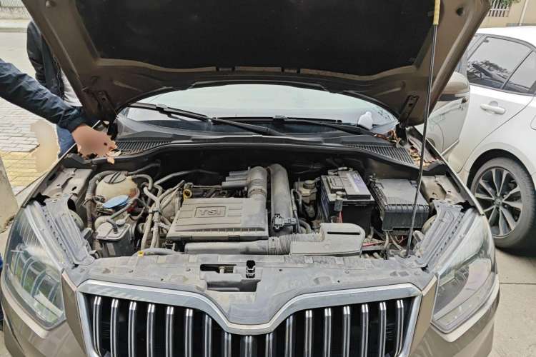 Used Skoda Yeti 2014 1.4TSI Manual Polar Edition Engine Bay