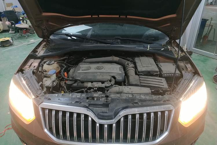 Used Skoda Yeti 2014 1.8TSI DSG Polar Edition Engine Bay