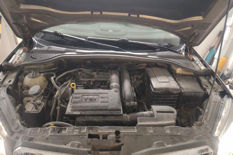 Used Skoda Yeti 2014 1.4 TSI DSG Polar Edition Engine Bay