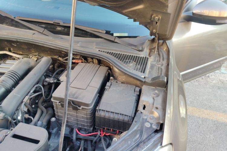 Used Skoda Yeti 2014 1.4 TSI DSG Phantom Edition Engine Bay Left