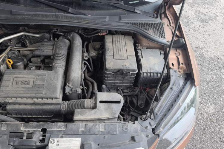 Used Skoda Yeti 2014 1.4TSI DSG Explorer Edition Engine Bay Left