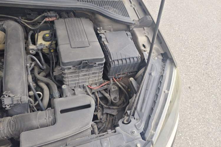Used Skoda Yeti 2014 1.4TSI DSG Explorer Edition Engine Bay Left