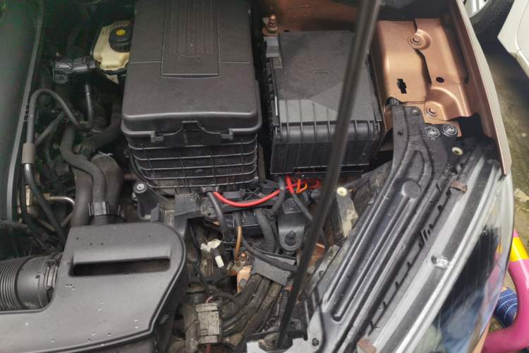 Used Skoda Yeti 2014 1.4TSI DSG Explorer Edition Engine Bay Left