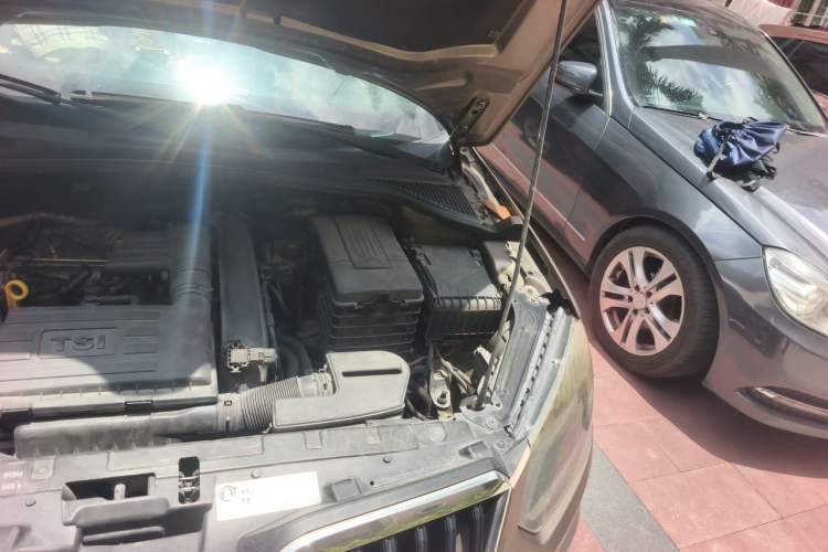 Used Skoda Yeti 2014 1.4TSI DSG Explorer Edition Engine Bay Left