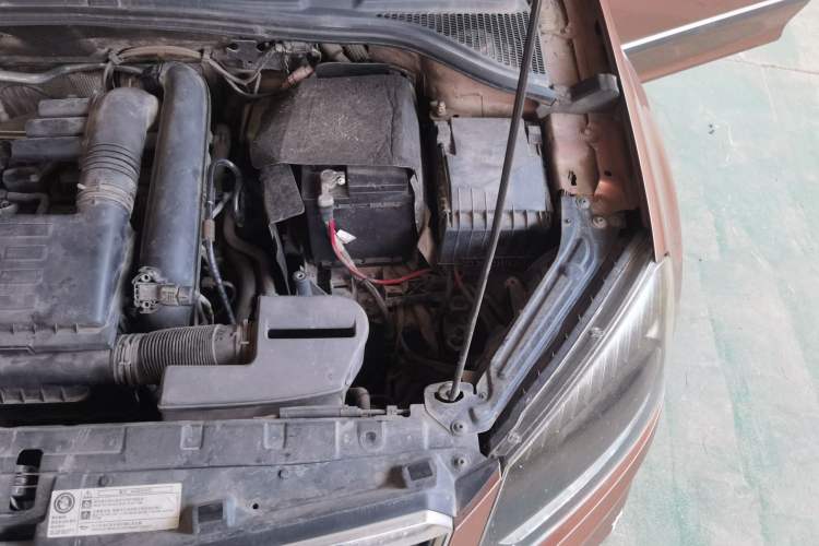 Used Skoda Yeti 2014 1.4TSI Manual Polar Edition Engine Bay Left