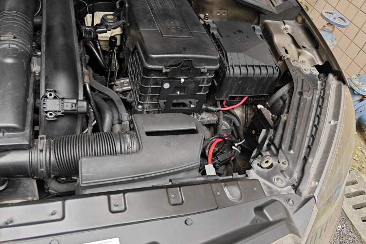 Used Skoda Yeti 2014 1.4TSI DSG All-Wheel Drive Version Engine Bay Left