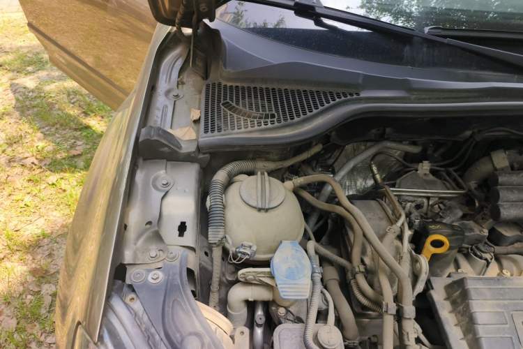 Used Skoda Yeti 2014 1.4TSI DSG Vibrant Edition Engine Bay Right