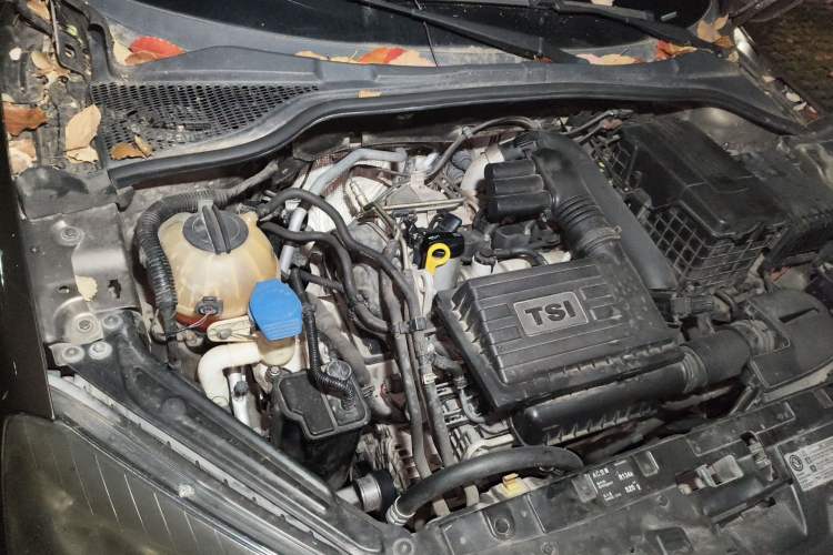 Used Skoda Yeti 2014 1.4 TSI DSG Polar Edition Engine Bay Right