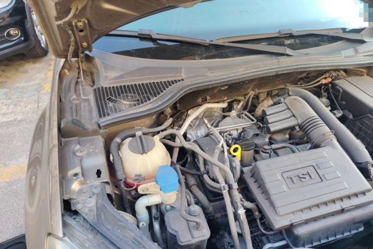 Used Skoda Yeti 2014 1.4 TSI DSG Phantom Edition Engine Bay Right
