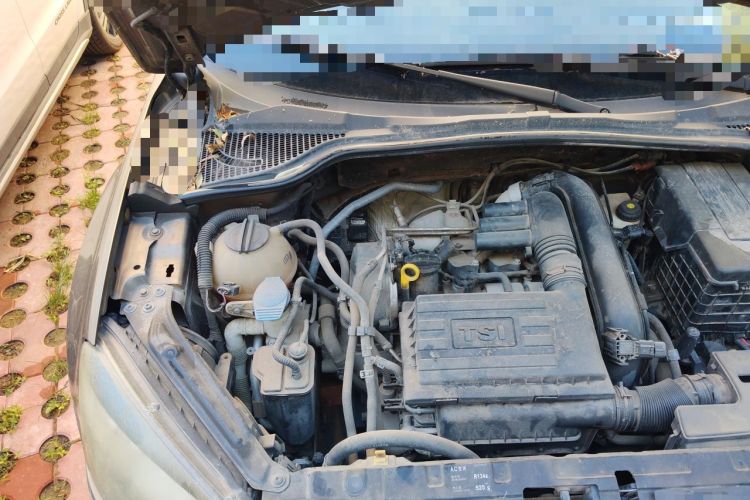 Used Skoda Yeti 2014 1.4TSI DSG All-Wheel Drive Version Engine Bay Right