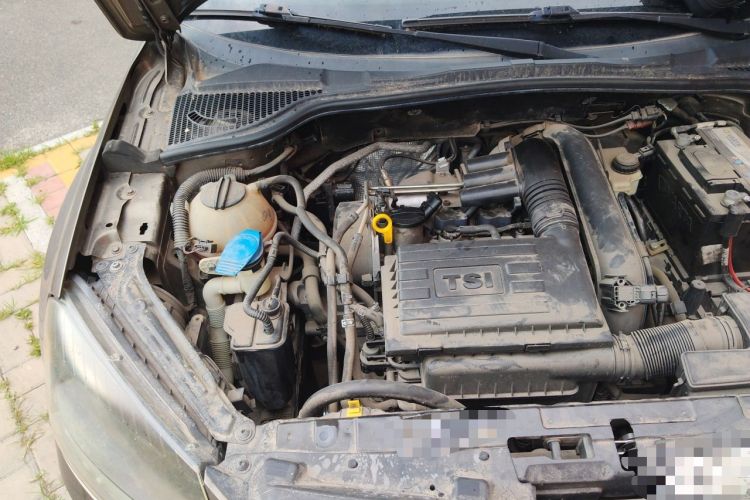Used Skoda Yeti 2014 1.4TSI Manual Colorful Edition Engine Bay Right