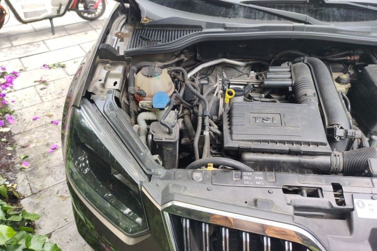 Used Skoda Yeti 2014 1.4TSI Manual Polar Edition Engine Bay Right