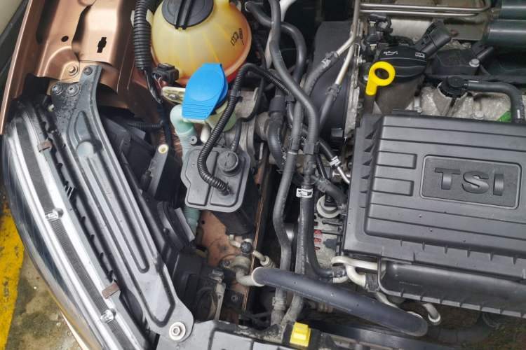 Used Skoda Yeti 2014 1.4TSI DSG Explorer Edition Engine Bay Right