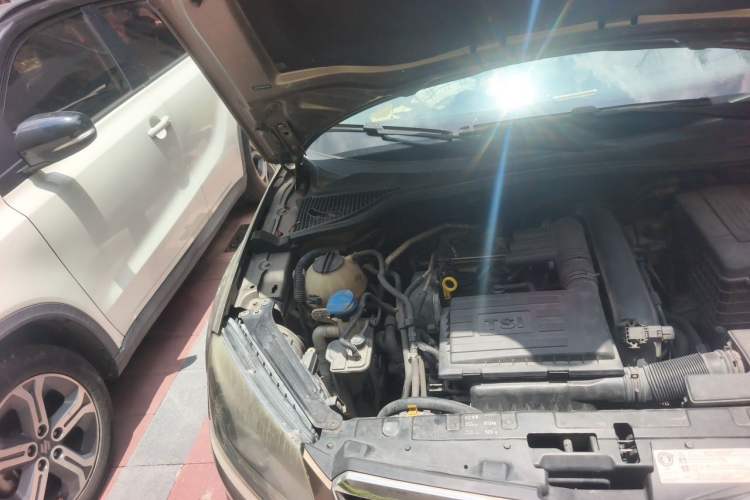 Used Skoda Yeti 2014 1.4TSI DSG Explorer Edition Engine Bay Right