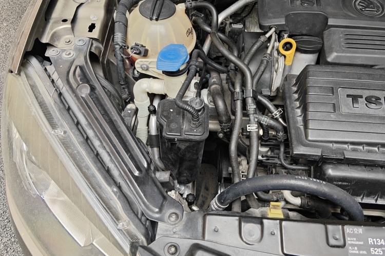 Used Skoda Yeti 2014 1.4TSI DSG All-Wheel Drive Version Engine Bay Right