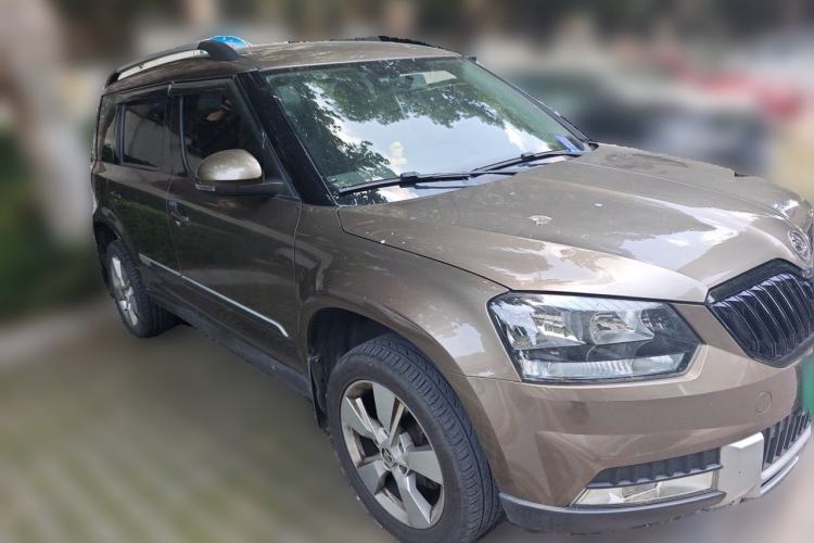 Used Skoda Yeti 2014 1.8TSI DSG Polar Edition Front Right 45 Deg