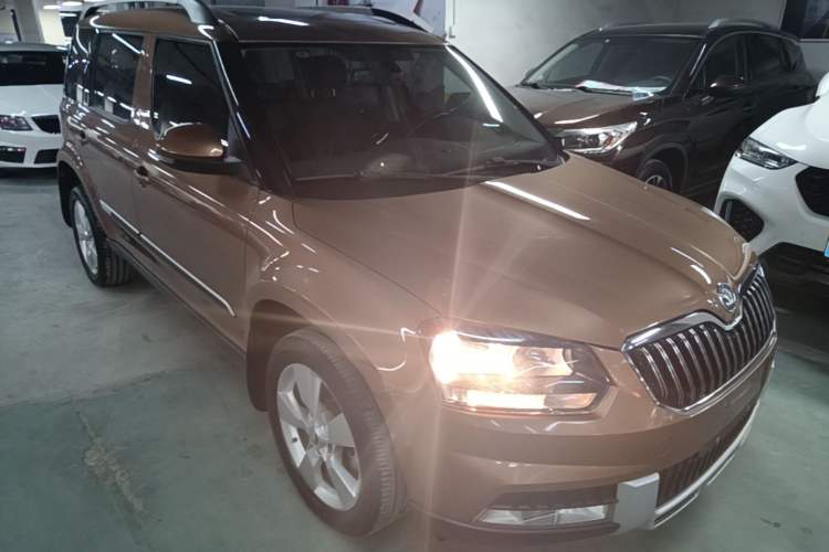 Used Skoda Yeti 2014 1.8TSI DSG Polar Edition Front Right 45 Deg