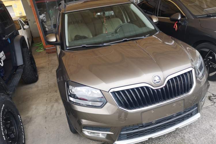Used Skoda Yeti 2014 1.4TSI DSG Vibrant Edition Front Right 45 Deg