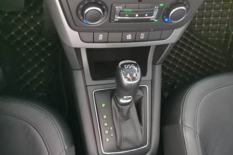 Used Skoda Yeti 2014 1.8TSI DSG Polar Edition Gear Lever