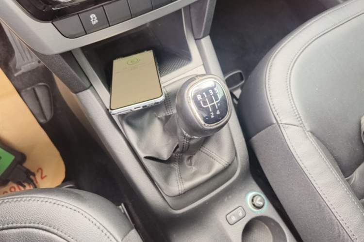 Used Skoda Yeti 2014 1.4TSI Manual Polar Edition Gear Lever