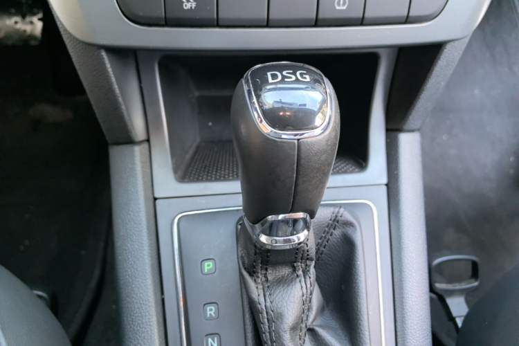Used Skoda Yeti 2014 1.4 TSI DSG Polar Edition Gear Lever