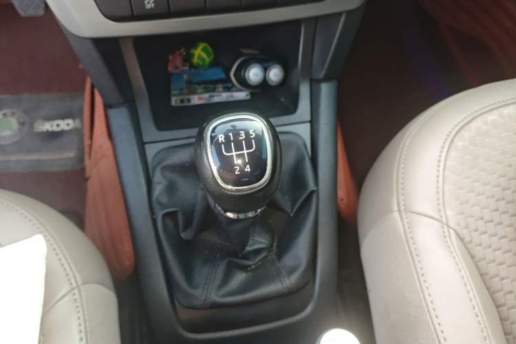 Used Skoda Yeti 2014 1.4TSI Manual Explore Edition Gear Lever