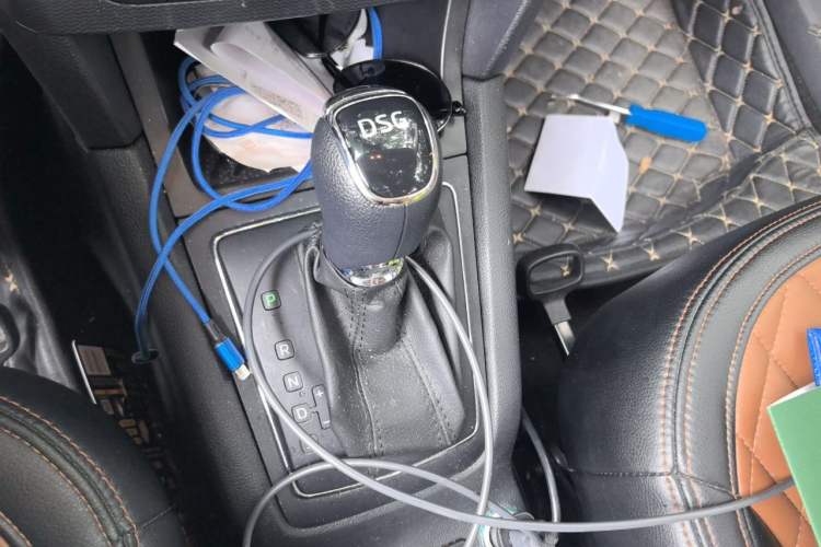 Used Skoda Yeti 2014 1.4TSI DSG Explorer Edition Gear Lever