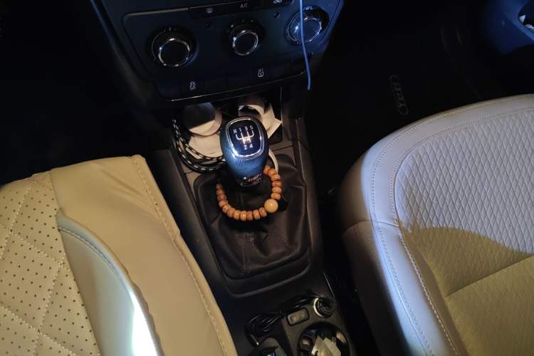 Used Skoda Yeti 2014 1.4TSI Manual Explore Edition Gear Lever