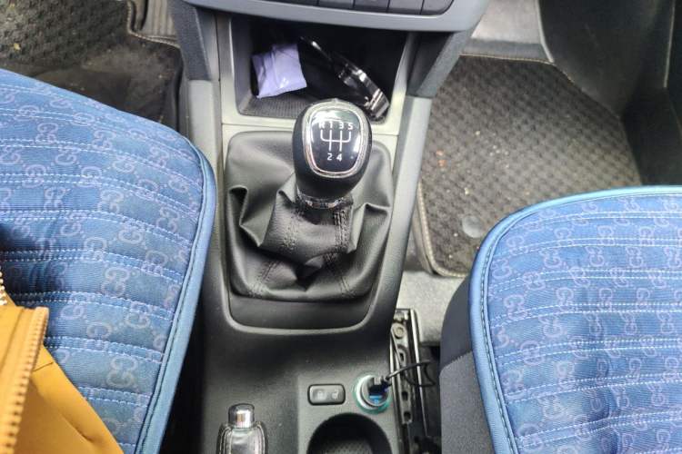Used Skoda Yeti 2014 1.4TSI Manual Polar Edition Gear Lever