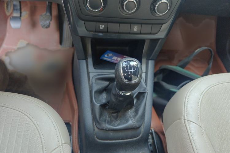 Used Skoda Yeti 2014 1.6L Manual Colorful Edition Gear Lever