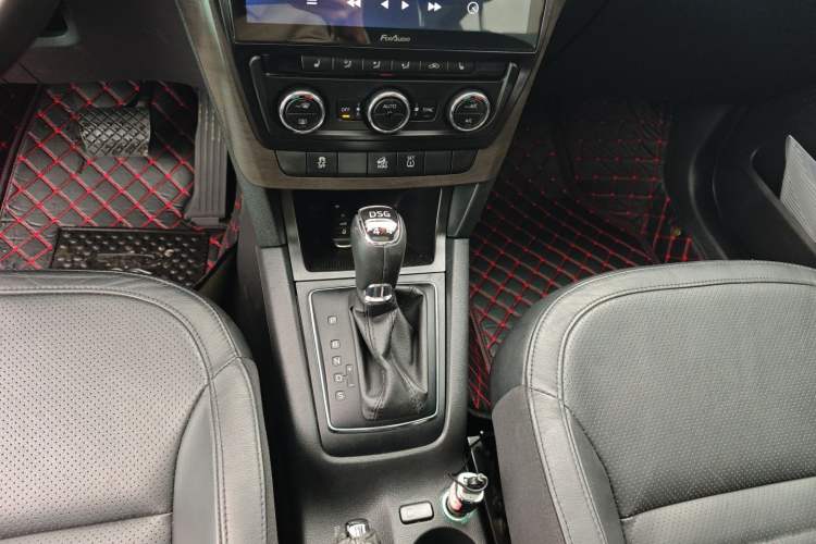 Used Skoda Yeti 2014 1.8TSI DSG All-Wheel Drive Edition Gear Lever